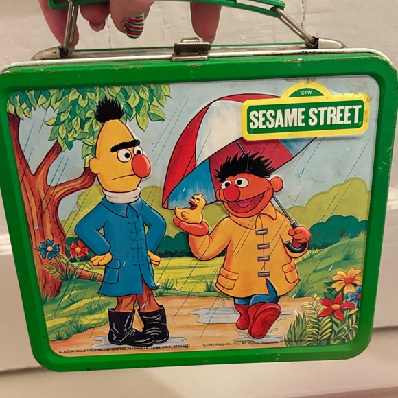 Sesame Street Green Metal Lunchbox with Bert and Ernie Design - Picture 5 of 9